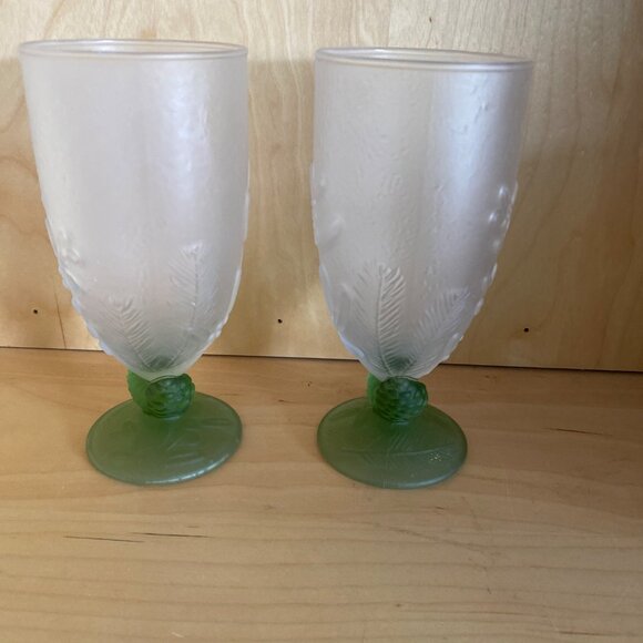 Pfaltzgraff Winterwood Green Frosted Goblets Set of 2 Sculpted Footed Glasses - Picture 2 of 9